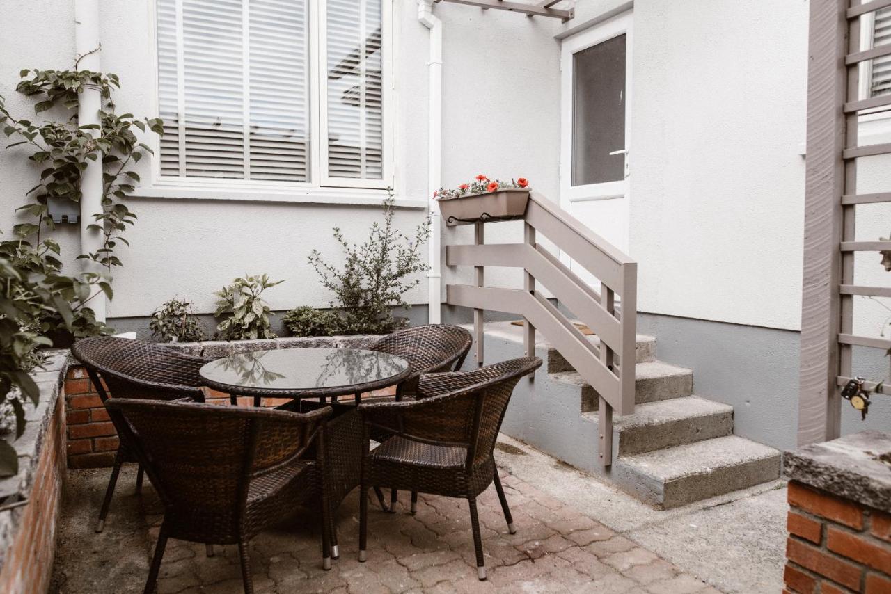 Kilmore Guesthouse Килкени Екстериор снимка